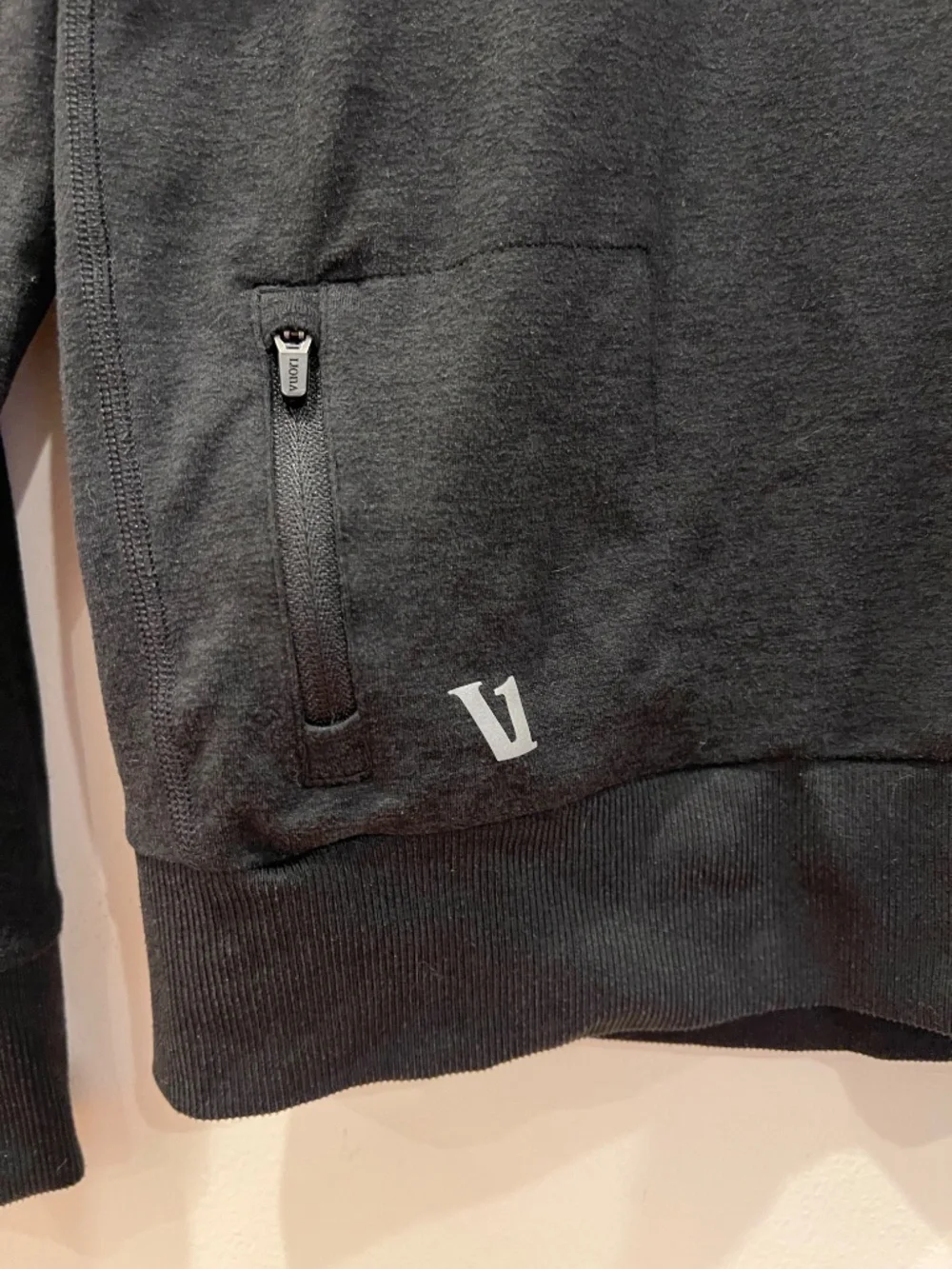 Vuori Sweatshirt Mens Large Black Ponto Performance Crew Neck DreamKnit Sweater
